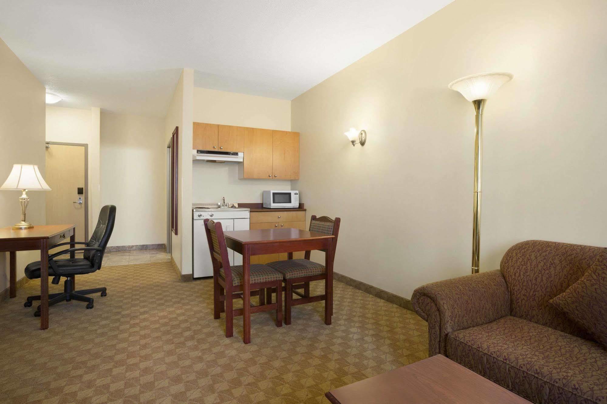 Days Inn By Wyndham Dawson Creek Exteriér fotografie